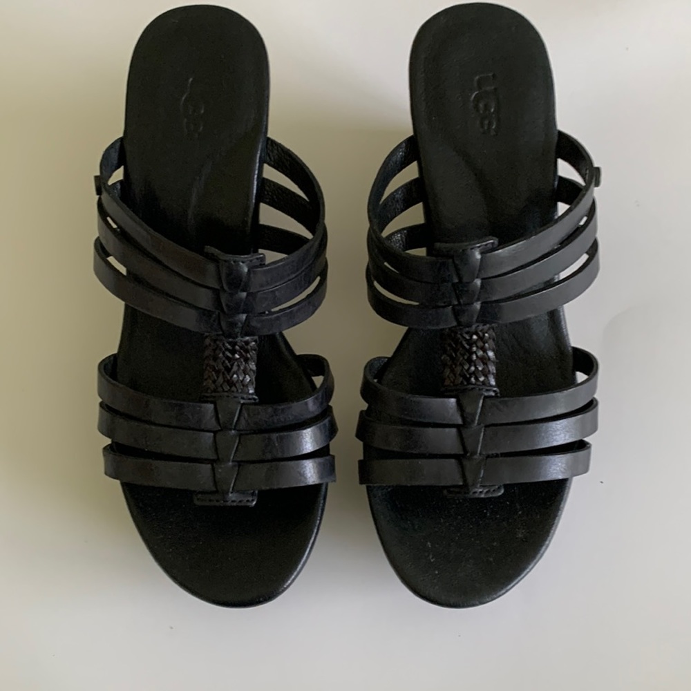 Ugg in black size 5